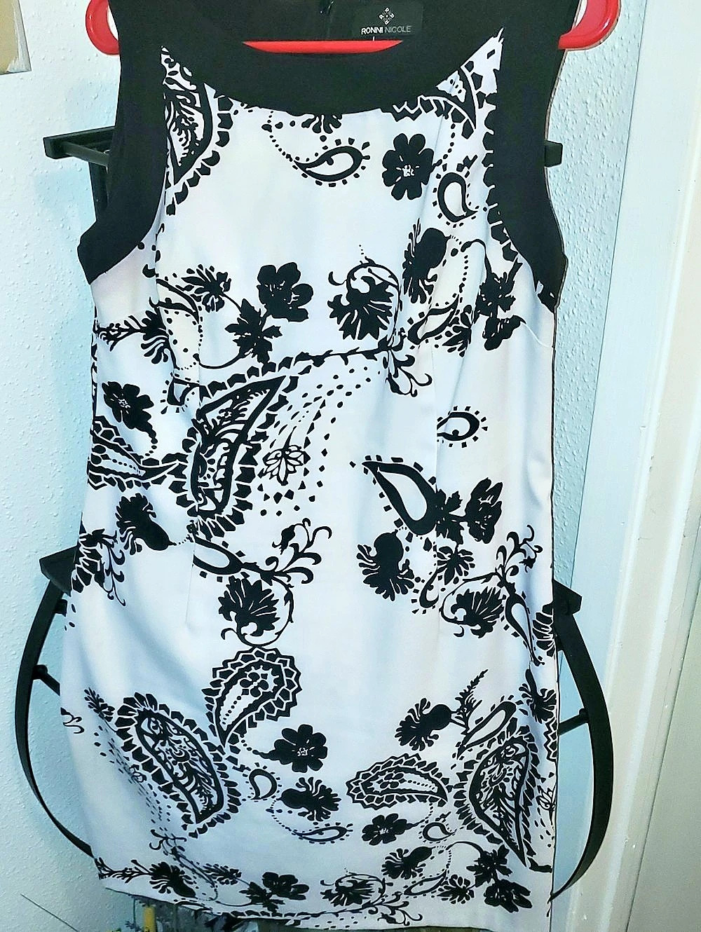 Ronni Nicole Paisley Mini Dress in Black & White Size 12 Like New